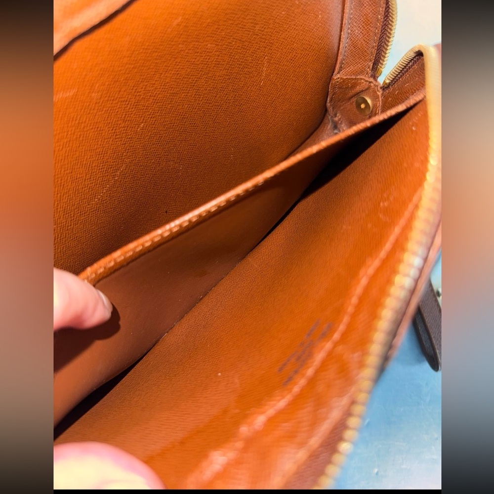 LOUIS VUITTON
Monogram Orsay Clutch Handbag
Pre-Loved💕 - Picture 6 of 12